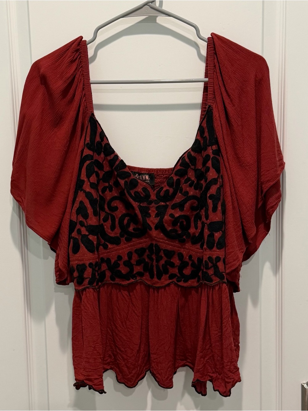 SHYANNE Women’s Embroidered Flutter Sleeve Top Size XXL Stretch Back Dark Red